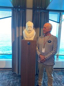 David Hirzel with statue of Nansen